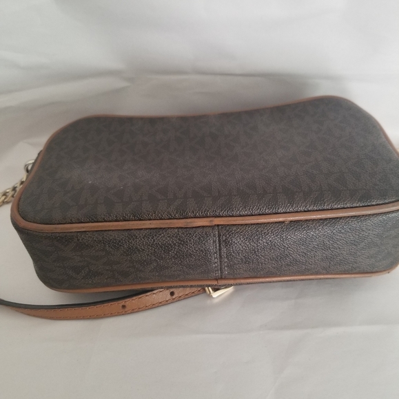 ❌ Sold ❌ Michael Kors crossbody - Picture 6 of 8